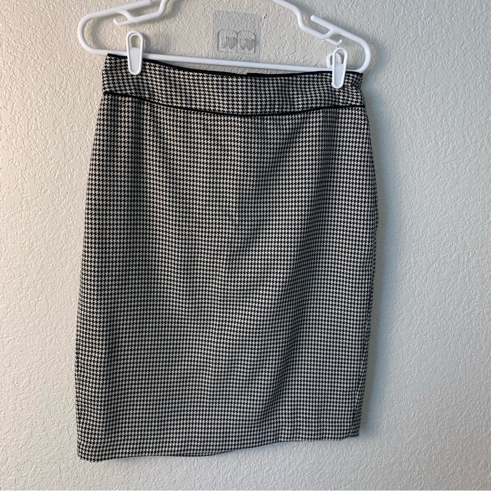 Banana Republic Classic Black and White Houndstooth Skirt